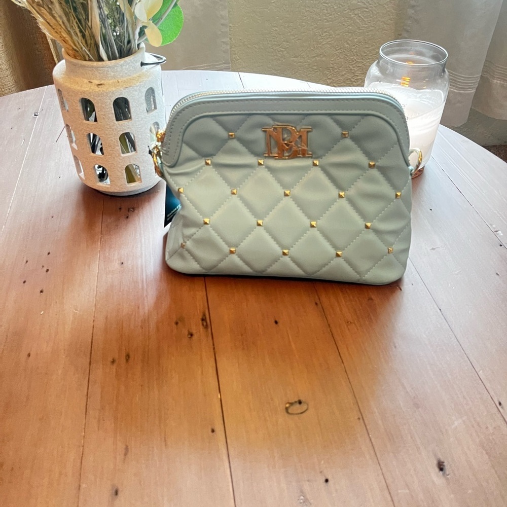 Badgley Mischka Light Blue Elegant Quilted Blue Handbag​​​